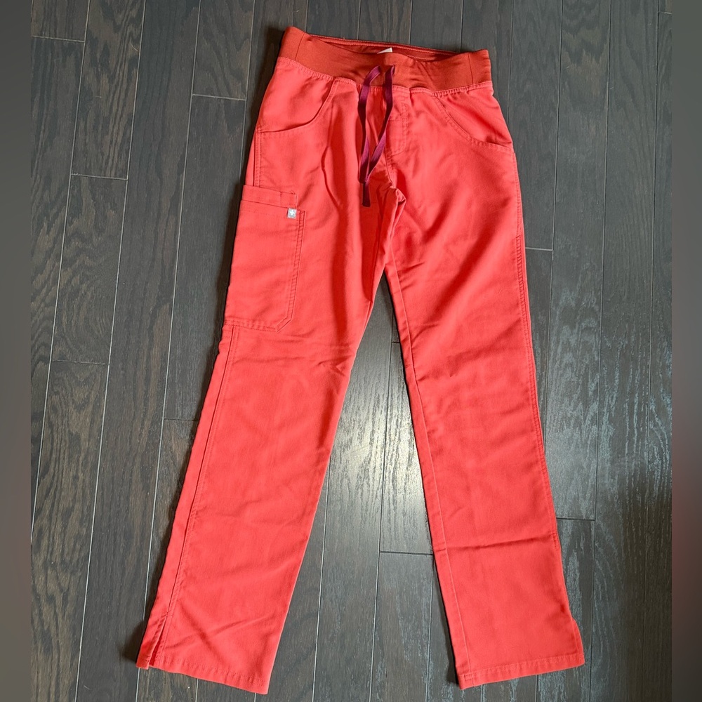 Figs Women's Kade Coral Scrub Pants